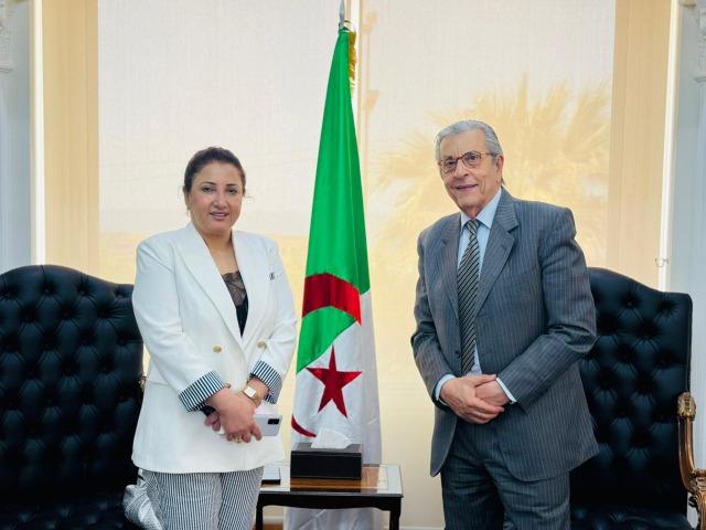 لقاء مع الشاعرة السورية نوال الحوار