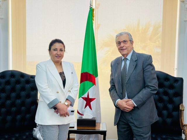 لقاء مع الشاعرة السورية نوال الحوار